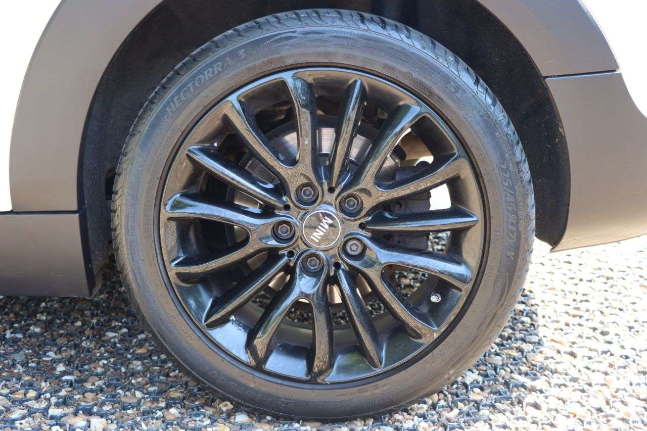 2015 MINI CLUBMAN 2015 MINI CLUBMAN