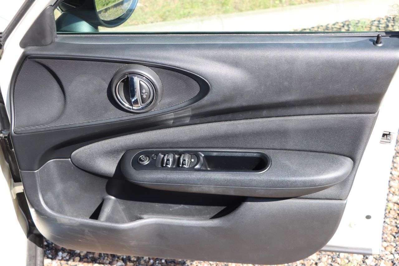2015 MINI CLUBMAN 2015 MINI CLUBMAN