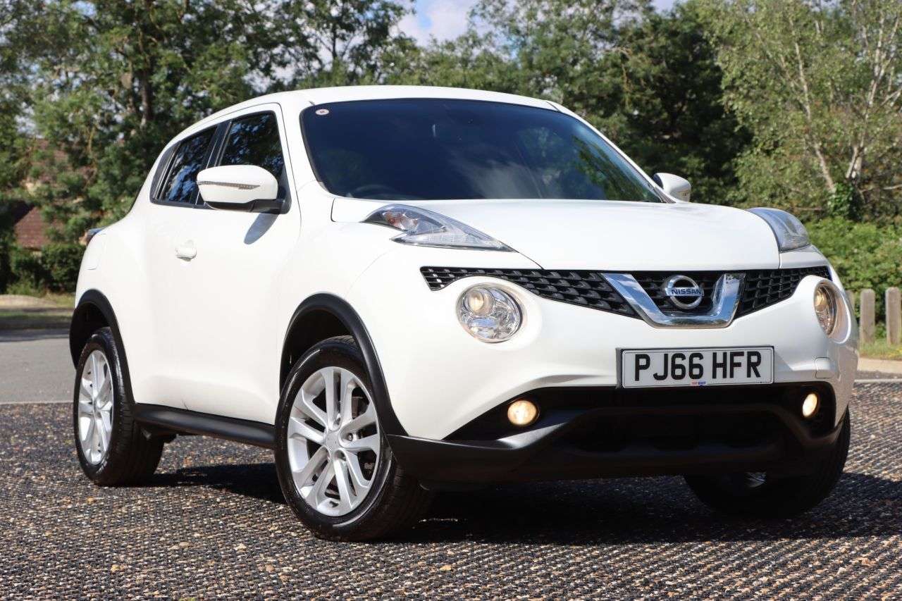 A 2016 NISSAN JUKE 1.2 DIG-T N-Connecta SUV 5dr Petrol Manual Euro 6 (s/s) (115 ps) Just Servi A 2016 NISSAN JUKE 1.2 DIG-T N-Connecta SUV 5dr Petrol Manual Euro 6 (s/s) (115 ps) Just Servi