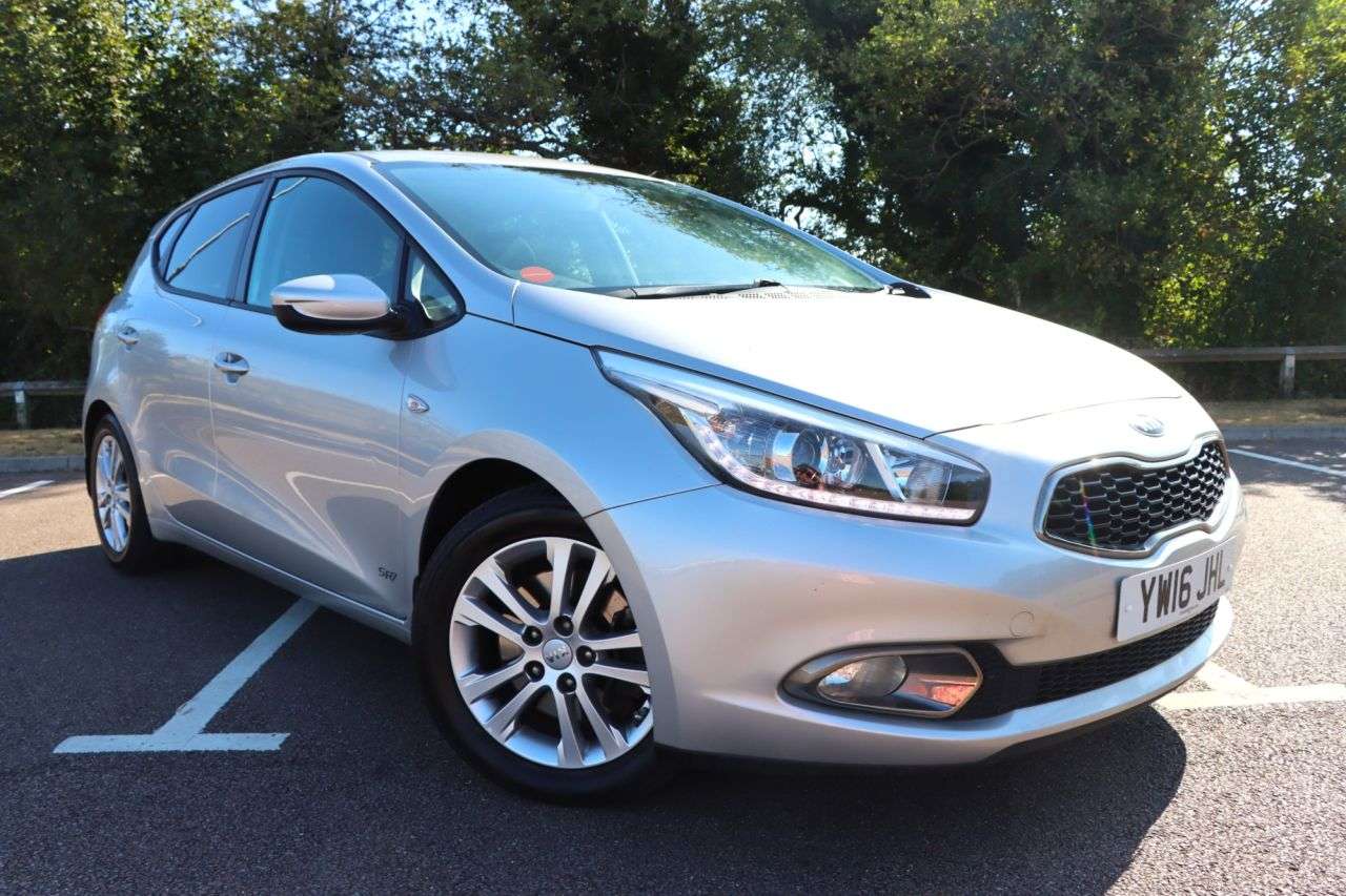 A 2016 KIA CEED 1.4 SR7 Hatchback 5dr Petrol Manual Euro 5 (98 bhp) Just Serviced Ready to A 2016 KIA CEED 1.4 SR7 Hatchback 5dr Petrol Manual Euro 5 (98 bhp) Just Serviced Ready to