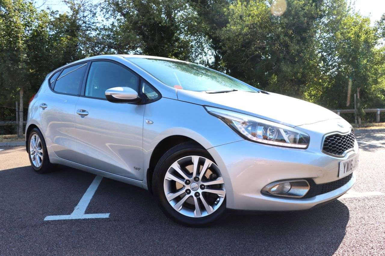 A 2016 KIA CEED 1.4 SR7 Hatchback 5dr Petrol Manual Euro 5 (98 bhp) Just Serviced Ready to A 2016 KIA CEED 1.4 SR7 Hatchback 5dr Petrol Manual Euro 5 (98 bhp) Just Serviced Ready to