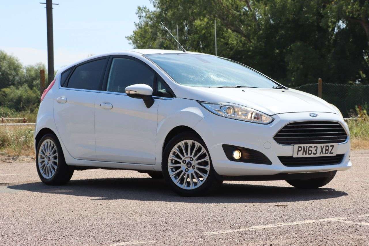 A 2013 FORD FIESTA 1.0T EcoBoost Titanium Hatchback 5dr Petrol Manual Euro 5 (s/s) (100 ps) Ju A 2013 FORD FIESTA 1.0T EcoBoost Titanium Hatchback 5dr Petrol Manual Euro 5 (s/s) (100 ps) Ju