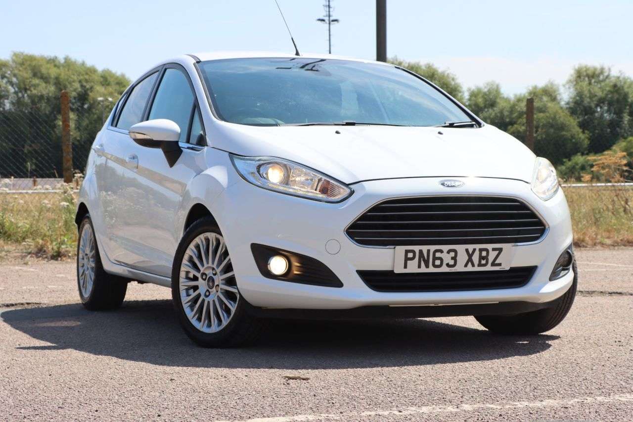 A 2013 FORD FIESTA 1.0T EcoBoost Titanium Hatchback 5dr Petrol Manual Euro 5 (s/s) (100 ps) Ju A 2013 FORD FIESTA 1.0T EcoBoost Titanium Hatchback 5dr Petrol Manual Euro 5 (s/s) (100 ps) Ju