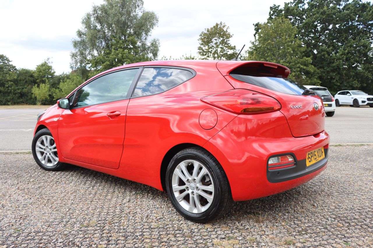 A 2015 KIA PROCEED 1.4 SR7 Hatchback 3dr Petrol Manual Euro 5 (98 bhp) Just Serviced Ready to A 2015 KIA PROCEED 1.4 SR7 Hatchback 3dr Petrol Manual Euro 5 (98 bhp) Just Serviced Ready to