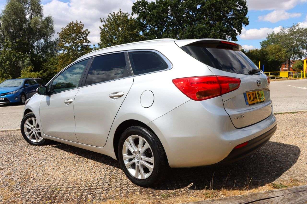 A 2014 KIA CEED 1.6 CRDi 2 Sportswagon 5dr Diesel Auto Euro 5 (126 bhp) Just Serviced Ready A 2014 KIA CEED 1.6 CRDi 2 Sportswagon 5dr Diesel Auto Euro 5 (126 bhp) Just Serviced Ready