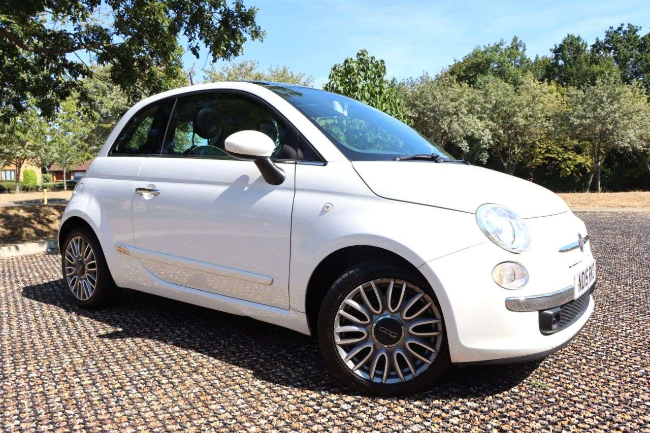 A 2015 FIAT 500 1.2 Lounge Hatchback 3dr Petrol Manual Euro 6 (s/s) (69 bhp) Just Serviced A 2015 FIAT 500 1.2 Lounge Hatchback 3dr Petrol Manual Euro 6 (s/s) (69 bhp) Just Serviced