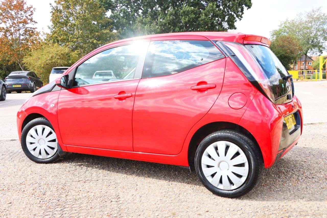 A 2016 TOYOTA AYGO 1.0 VVT-i x-play Hatchback 5dr Petrol Manual Euro 5 Euro 5 (68 ps) A 2016 TOYOTA AYGO 1.0 VVT-i x-play Hatchback 5dr Petrol Manual Euro 5 Euro 5 (68 ps)