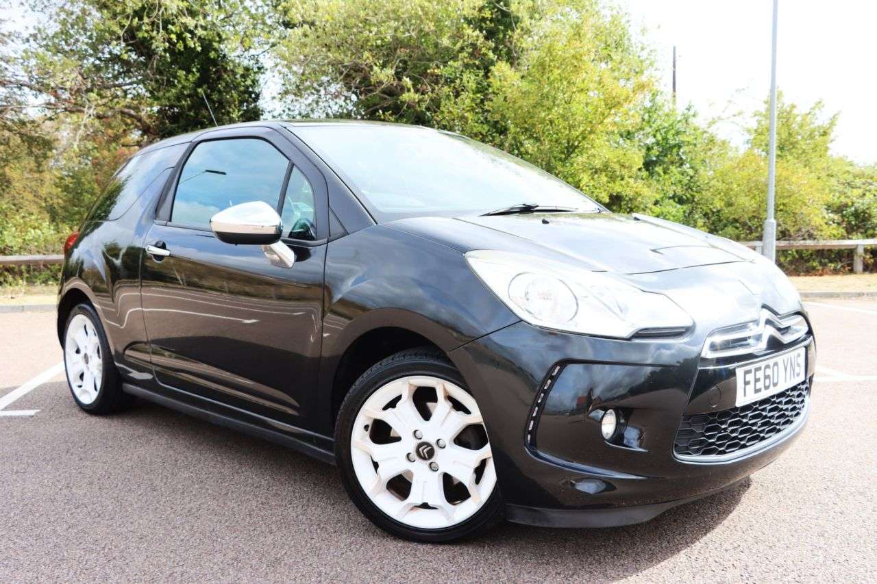 A 2010 CITROEN DS3 1.6 VTi White Hatchback 3dr Petrol Manual Euro 5 (120 ps) Just Serviced Rea A 2010 CITROEN DS3 1.6 VTi White Hatchback 3dr Petrol Manual Euro 5 (120 ps) Just Serviced Rea