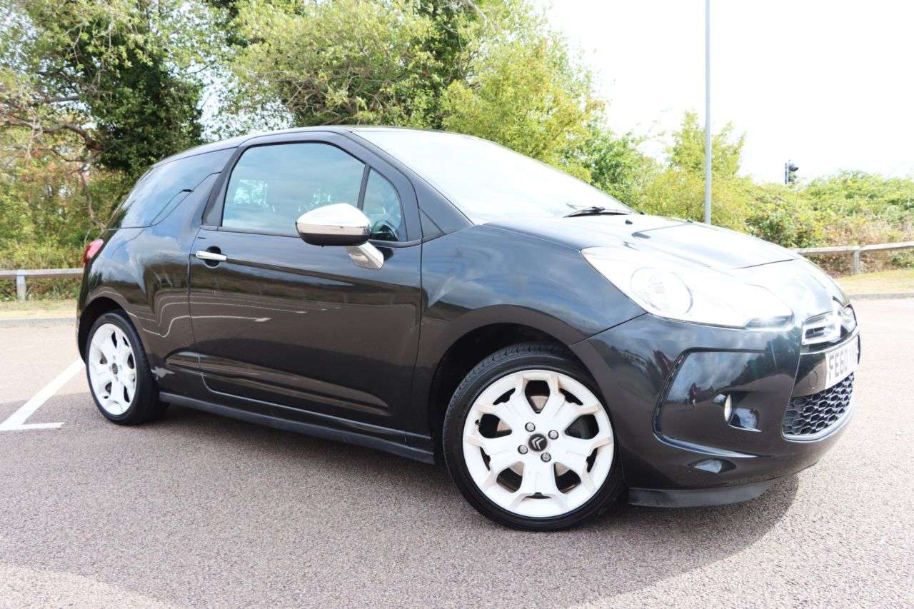 A 2010 CITROEN DS3 1.6 VTi White Hatchback 3dr Petrol Manual Euro 5 (120 ps) Just Serviced Rea A 2010 CITROEN DS3 1.6 VTi White Hatchback 3dr Petrol Manual Euro 5 (120 ps) Just Serviced Rea