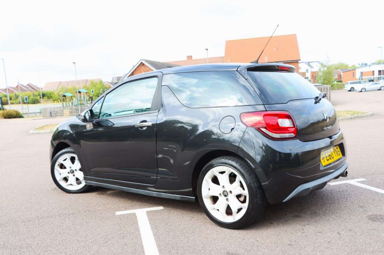 A 2010 CITROEN DS3 1.6 VTi White Hatchback 3dr Petrol Manual Euro 5 (120 ps) Just Serviced Rea A 2010 CITROEN DS3 1.6 VTi White Hatchback 3dr Petrol Manual Euro 5 (120 ps) Just Serviced Rea