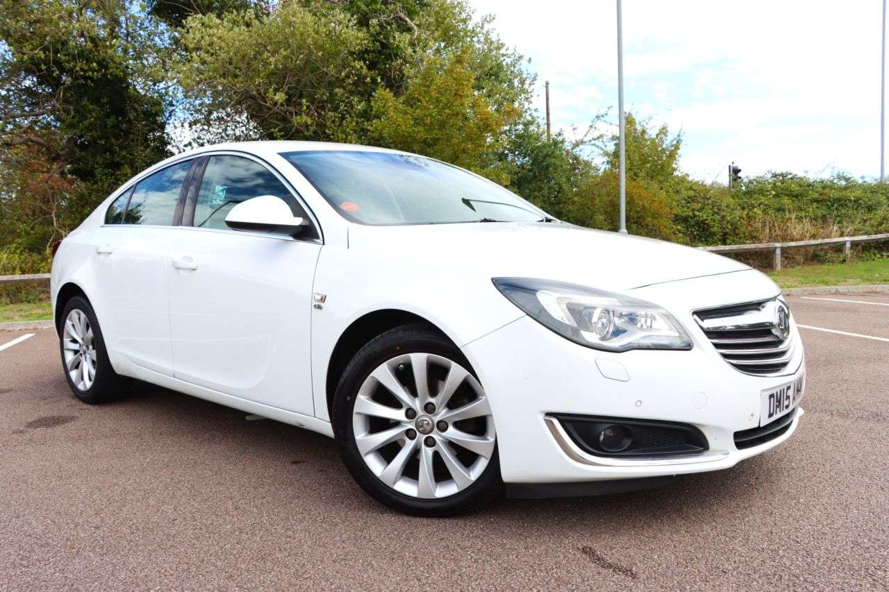 A 2015 VAUXHALL INSIGNIA 1.4i Turbo Elite Hatchback 5dr Petrol Manual Euro 6 (s/s) (140 ps) Just Ser A 2015 VAUXHALL INSIGNIA 1.4i Turbo Elite Hatchback 5dr Petrol Manual Euro 6 (s/s) (140 ps) Just Ser