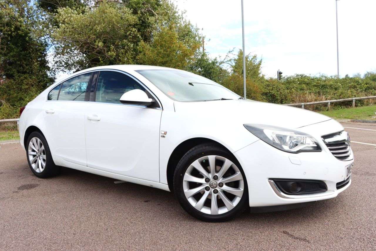 A 2015 VAUXHALL INSIGNIA 1.4i Turbo Elite Hatchback 5dr Petrol Manual Euro 6 (s/s) (140 ps) Just Ser A 2015 VAUXHALL INSIGNIA 1.4i Turbo Elite Hatchback 5dr Petrol Manual Euro 6 (s/s) (140 ps) Just Ser