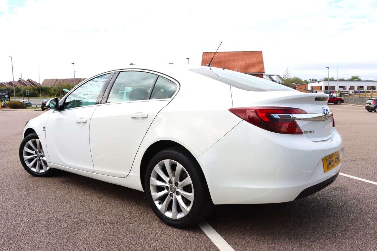 A 2015 VAUXHALL INSIGNIA 1.4i Turbo Elite Hatchback 5dr Petrol Manual Euro 6 (s/s) (140 ps) Just Ser A 2015 VAUXHALL INSIGNIA 1.4i Turbo Elite Hatchback 5dr Petrol Manual Euro 6 (s/s) (140 ps) Just Ser