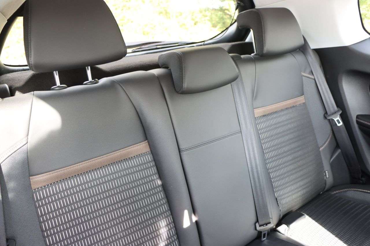 2015 PEUGEOT 208 2015 PEUGEOT 208