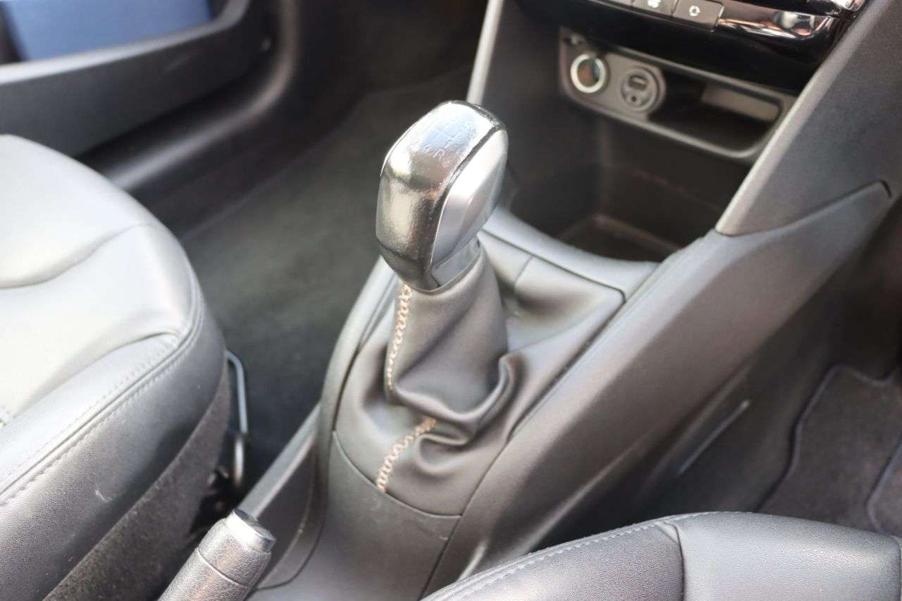 2015 PEUGEOT 208 2015 PEUGEOT 208