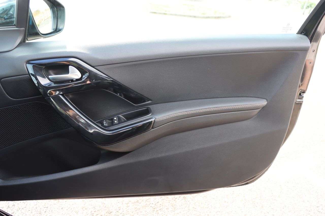 2015 PEUGEOT 208 2015 PEUGEOT 208