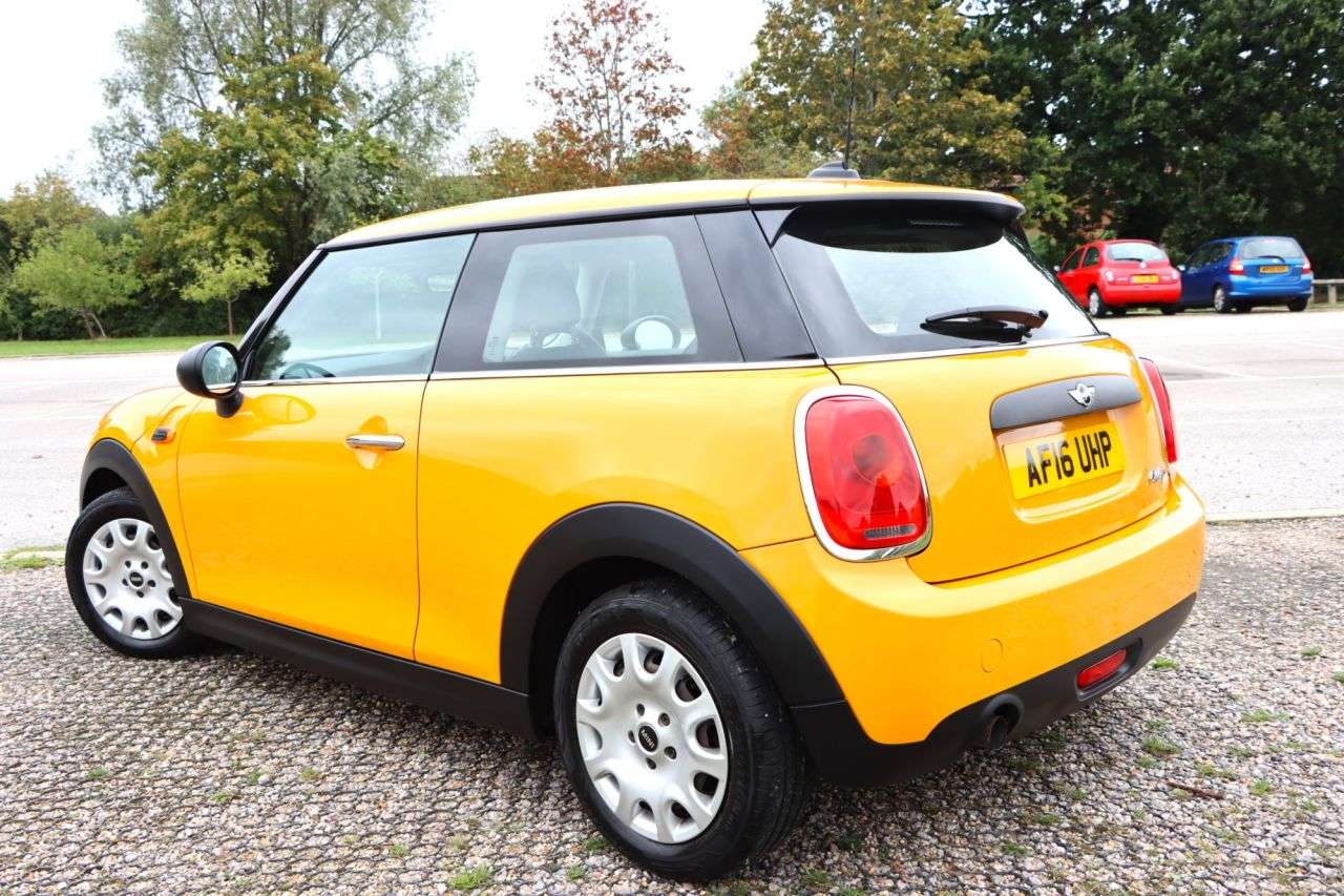 A 2016 MINI HATCH 1.5 One D Hatchback 3dr Diesel Manual Euro 6 (s/s) (95 ps) Just Serviced Re A 2016 MINI HATCH 1.5 One D Hatchback 3dr Diesel Manual Euro 6 (s/s) (95 ps) Just Serviced Re