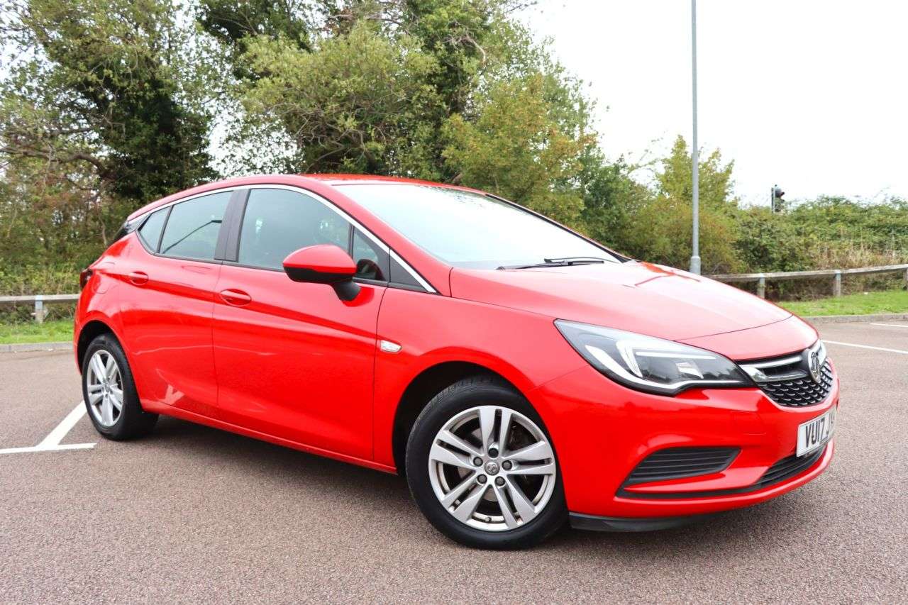 A 2017 VAUXHALL ASTRA 1.6 CDTi ecoFLEX Tech Line Hatchback 5dr Diesel Manual Euro 6 (s/s) (110 ps A 2017 VAUXHALL ASTRA 1.6 CDTi ecoFLEX Tech Line Hatchback 5dr Diesel Manual Euro 6 (s/s) (110 ps