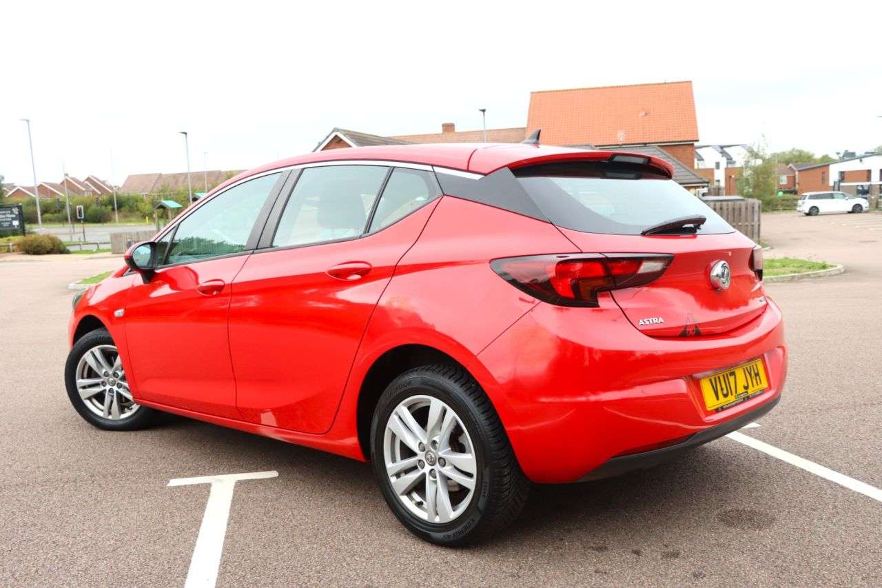A 2017 VAUXHALL ASTRA 1.6 CDTi ecoFLEX Tech Line Hatchback 5dr Diesel Manual Euro 6 (s/s) (110 ps A 2017 VAUXHALL ASTRA 1.6 CDTi ecoFLEX Tech Line Hatchback 5dr Diesel Manual Euro 6 (s/s) (110 ps