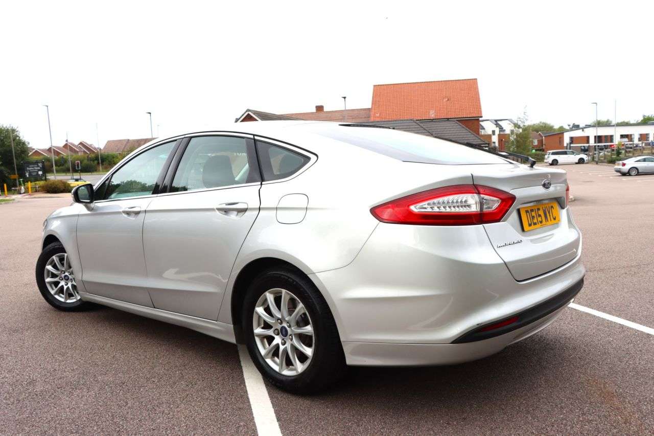 A 2015 FORD MONDEO 2.0 TDCi ECOnetic Zetec Hatchback 5dr Diesel Manual Euro 6 (s/s) (150 ps) J A 2015 FORD MONDEO 2.0 TDCi ECOnetic Zetec Hatchback 5dr Diesel Manual Euro 6 (s/s) (150 ps) J
