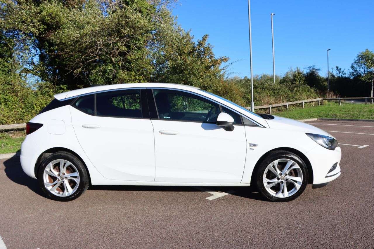 A 2016 VAUXHALL ASTRA 1.4i Turbo SRi Hatchback 5dr Petrol Manual Euro 6 (150 ps) Just Serviced Re A 2016 VAUXHALL ASTRA 1.4i Turbo SRi Hatchback 5dr Petrol Manual Euro 6 (150 ps) Just Serviced Re