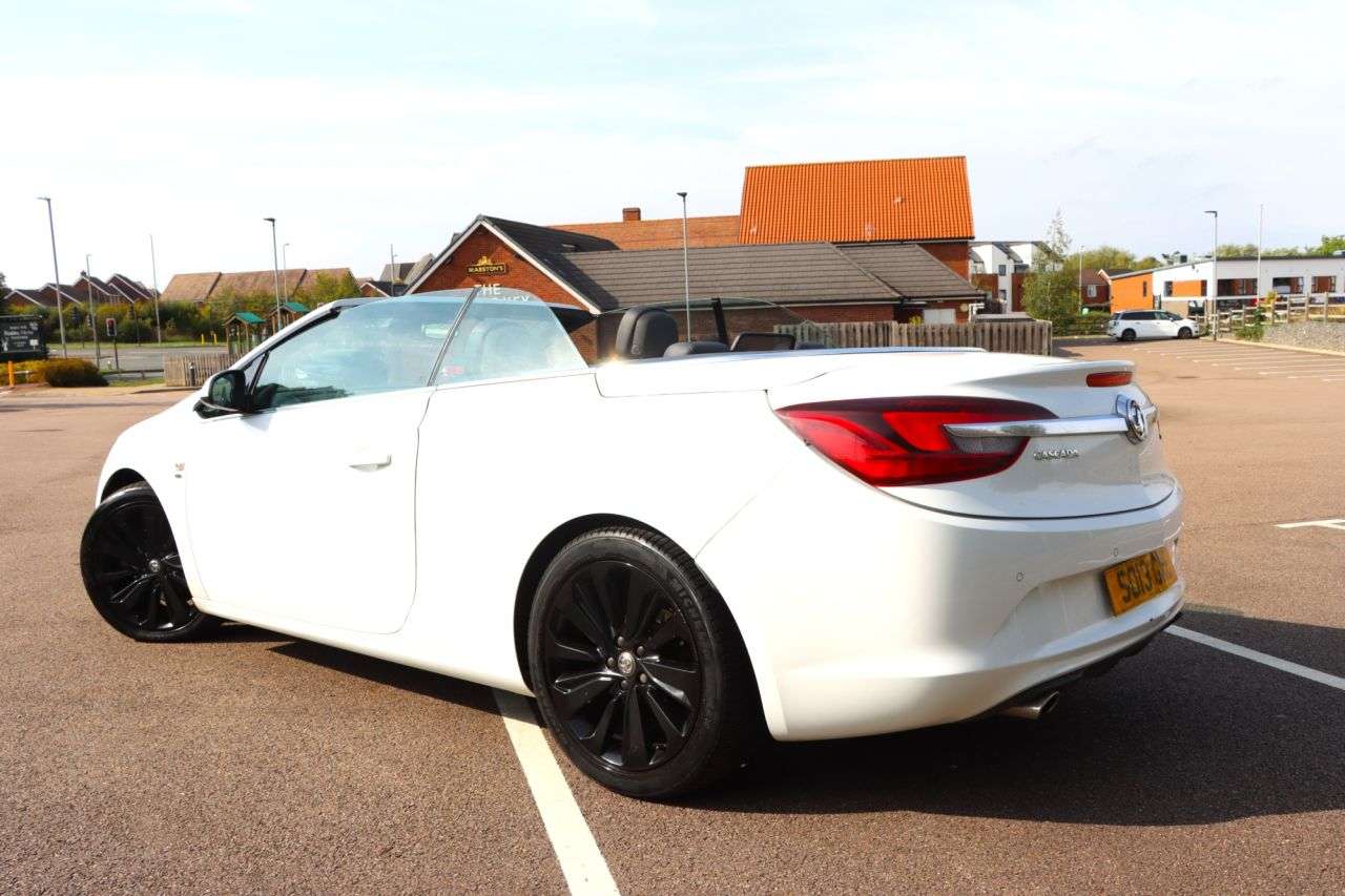 A 2013 VAUXHALL CASCADA 2.0 CDTi Elite Convertible 2dr Diesel Manual Euro 5 (s/s) (165 ps) Just Ser A 2013 VAUXHALL CASCADA 2.0 CDTi Elite Convertible 2dr Diesel Manual Euro 5 (s/s) (165 ps) Just Ser