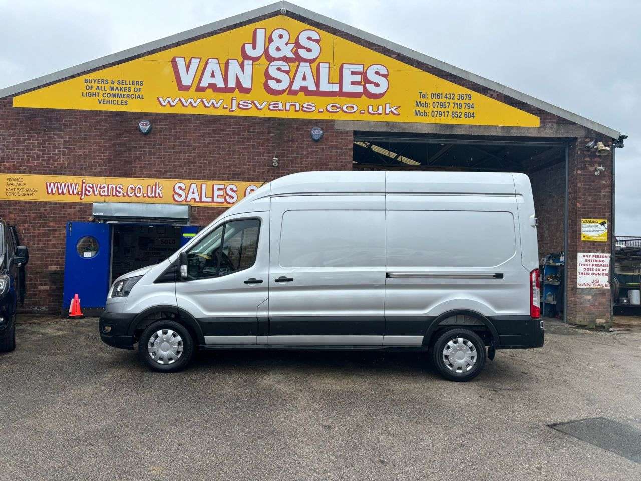 A 2022 FORD TRANSIT 350 LEADER P/V ECOBLUE A 2022 FORD TRANSIT 350 LEADER P/V ECOBLUE