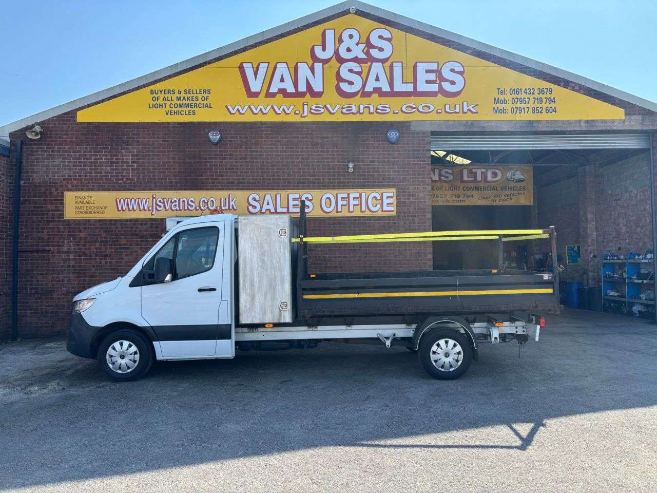 A 2020 MERCEDES-BENZ SPRINTER TIPPER 315 CDI L.W.B STOCKPORT / MANCHESTER A 2020 MERCEDES-BENZ SPRINTER TIPPER 315 CDI L.W.B STOCKPORT / MANCHESTER