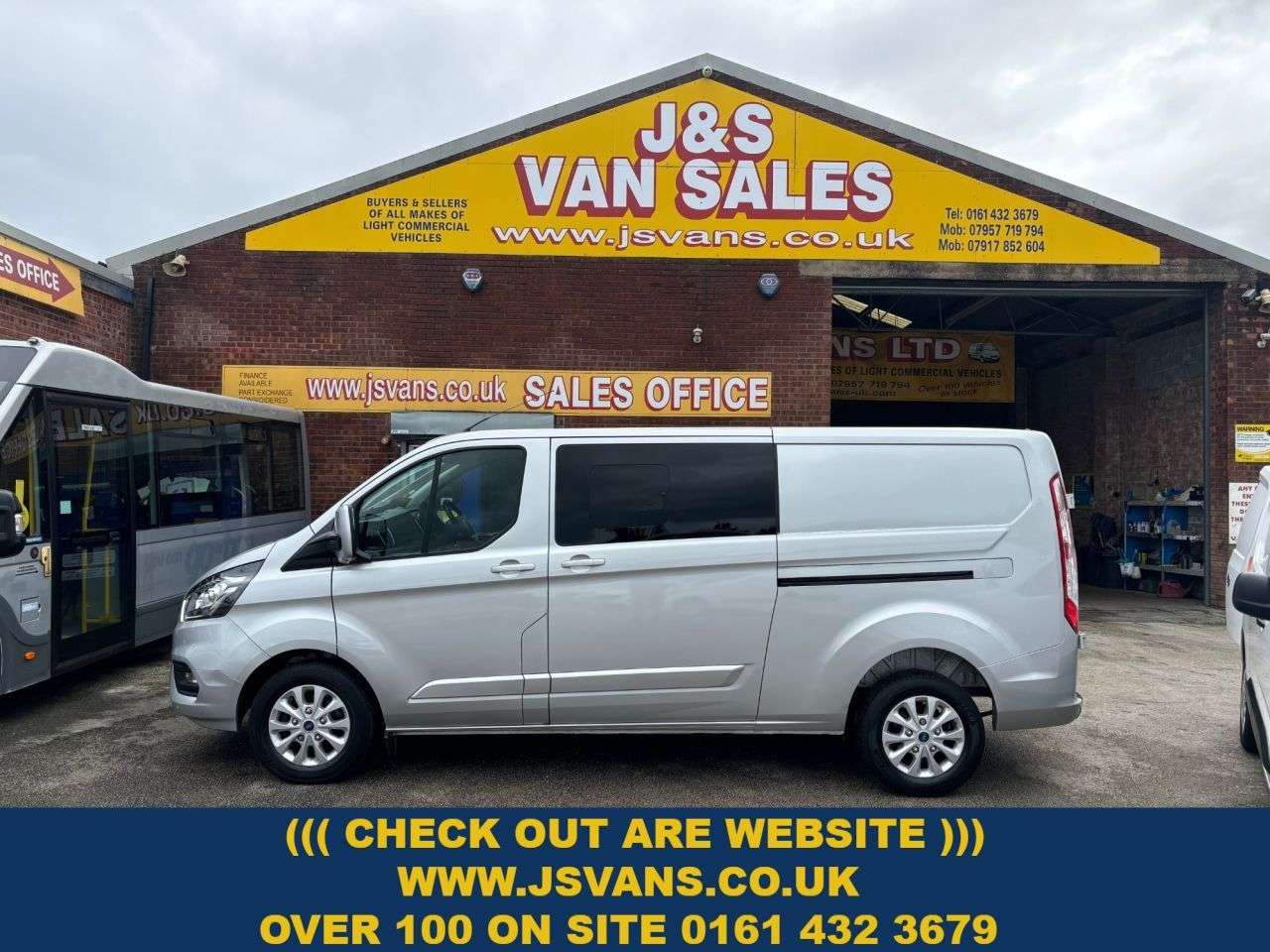 A 2022 FORD TRANSIT CUSTOM £18995 + VAT COMBI CREWVAN L2 LTD 33000 MLS A 2022 FORD TRANSIT CUSTOM £18995 + VAT COMBI CREWVAN L2 LTD 33000 MLS