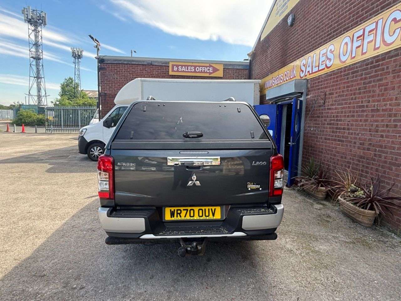 A 2020 MITSUBISHI L200 2.2 DI-D DC Warrior Pickup Double Cab 4dr Diesel Manual 4WD Euro 6 (s/s) (1 A 2020 MITSUBISHI L200 2.2 DI-D DC Warrior Pickup Double Cab 4dr Diesel Manual 4WD Euro 6 (s/s) (1