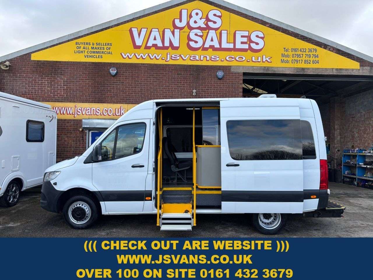 A 2020 MERCEDES-BENZ SPRINTER 516 CDI MINIBUS WHEEL CHAIR ACEESS TWIN WHEEL AUTO A 2020 MERCEDES-BENZ SPRINTER 516 CDI MINIBUS WHEEL CHAIR ACEESS TWIN WHEEL AUTO