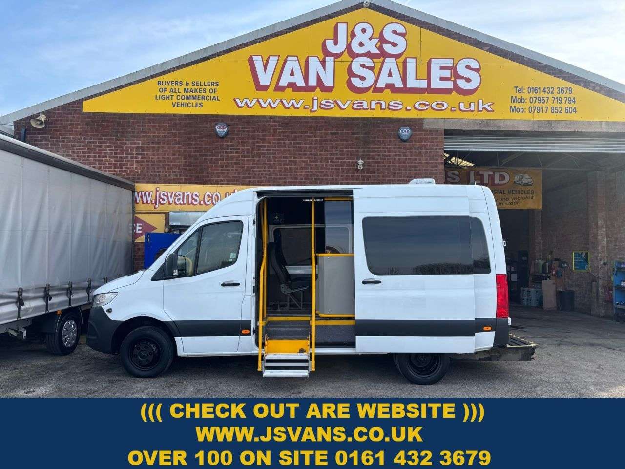 A 2020 MERCEDES-BENZ SPRINTER 516 CDI 160 BHP AUTOMATIC MINIBUS CHAIR LIFT BUS TWIN WHEEL A 2020 MERCEDES-BENZ SPRINTER 516 CDI 160 BHP AUTOMATIC MINIBUS CHAIR LIFT BUS TWIN WHEEL