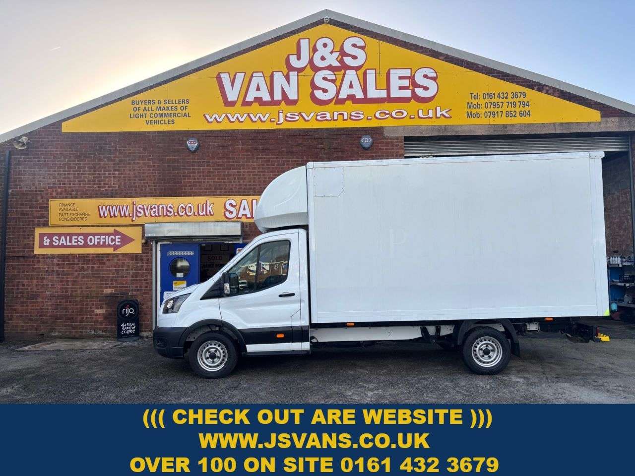 A 2022 FORD TRANSIT 2.0 350 LUTON BOX L4 RWD L4 NEW WET BELT / SERVICE A 2022 FORD TRANSIT 2.0 350 LUTON BOX L4 RWD L4 NEW WET BELT / SERVICE