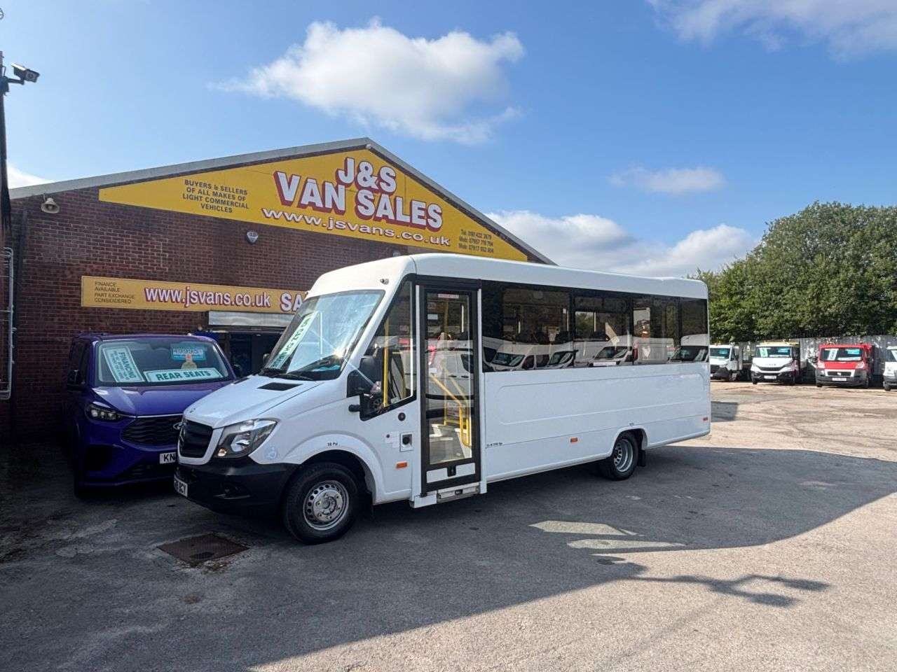 A 2015 MERCEDES-BENZ SPRINTER £18995 + VAT 513 CDI MELLOR MINIBUS AUTOMATIC LOW MLS A 2015 MERCEDES-BENZ SPRINTER £18995 + VAT 513 CDI MELLOR MINIBUS AUTOMATIC LOW MLS