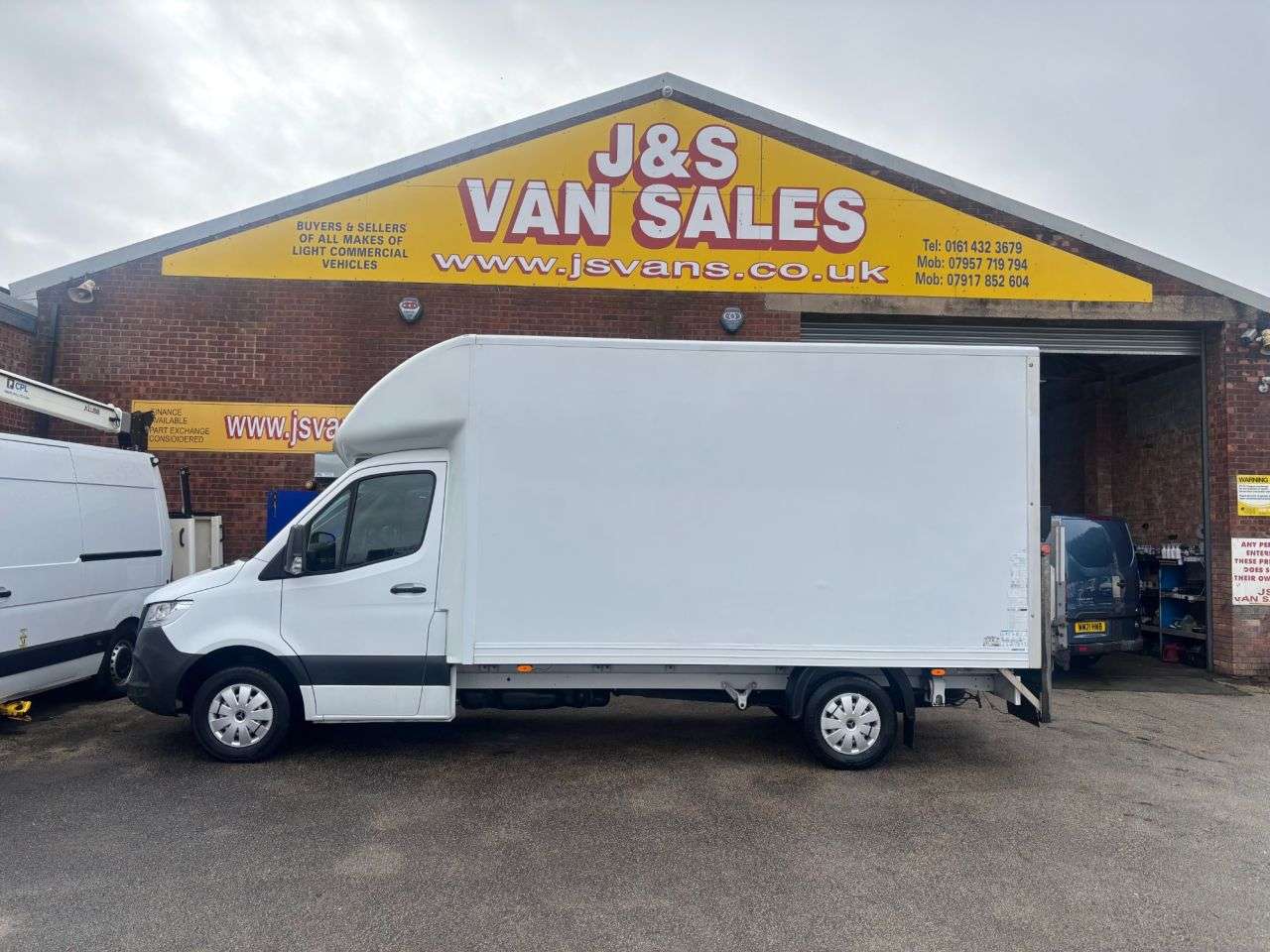 A 2021 MERCEDES-BENZ SPRINTER £12995 + VAT LUTON BOX VAN STOCKPORT / MANCHESTER A 2021 MERCEDES-BENZ SPRINTER £12995 + VAT LUTON BOX VAN STOCKPORT / MANCHESTER