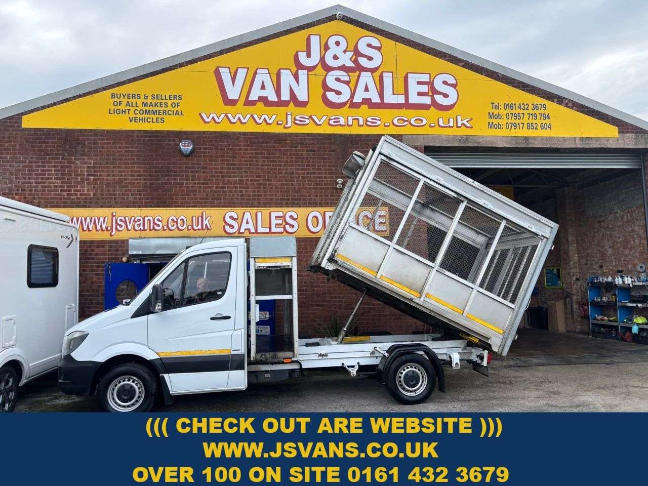 A 2017 MERCEDES-BENZ SPRINTER TIPPER CAGED ALLOY BODY 3500 KG A 2017 MERCEDES-BENZ SPRINTER TIPPER CAGED ALLOY BODY 3500 KG