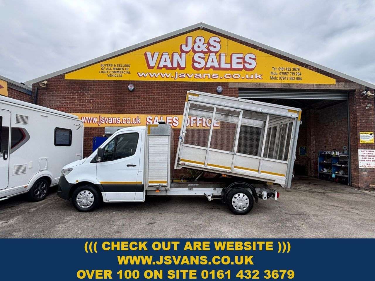 A 2019 MERCEDES-BENZ SPRINTER TIPPER CAGED ALLOY PICK UP L2 Euro 6 (143 ps) A 2019 MERCEDES-BENZ SPRINTER TIPPER CAGED ALLOY PICK UP L2 Euro 6 (143 ps)