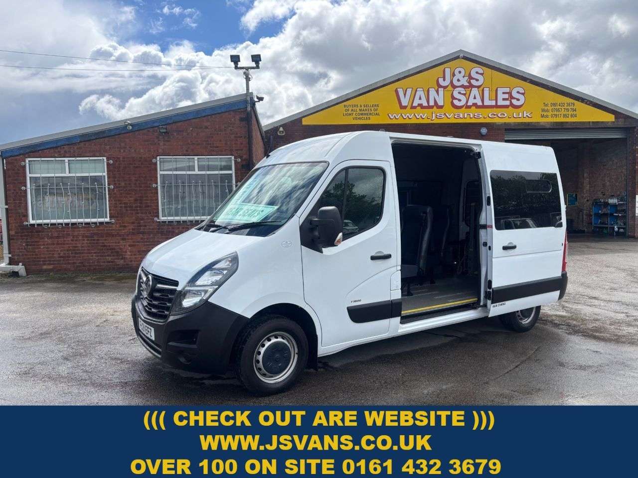 A 2021 VAUXHALL MOVANO MINIBUS EDITION 150 BHP MODEL LOW MLS WHEEL CHAIR LIFT A 2021 VAUXHALL MOVANO MINIBUS EDITION 150 BHP MODEL LOW MLS WHEEL CHAIR LIFT