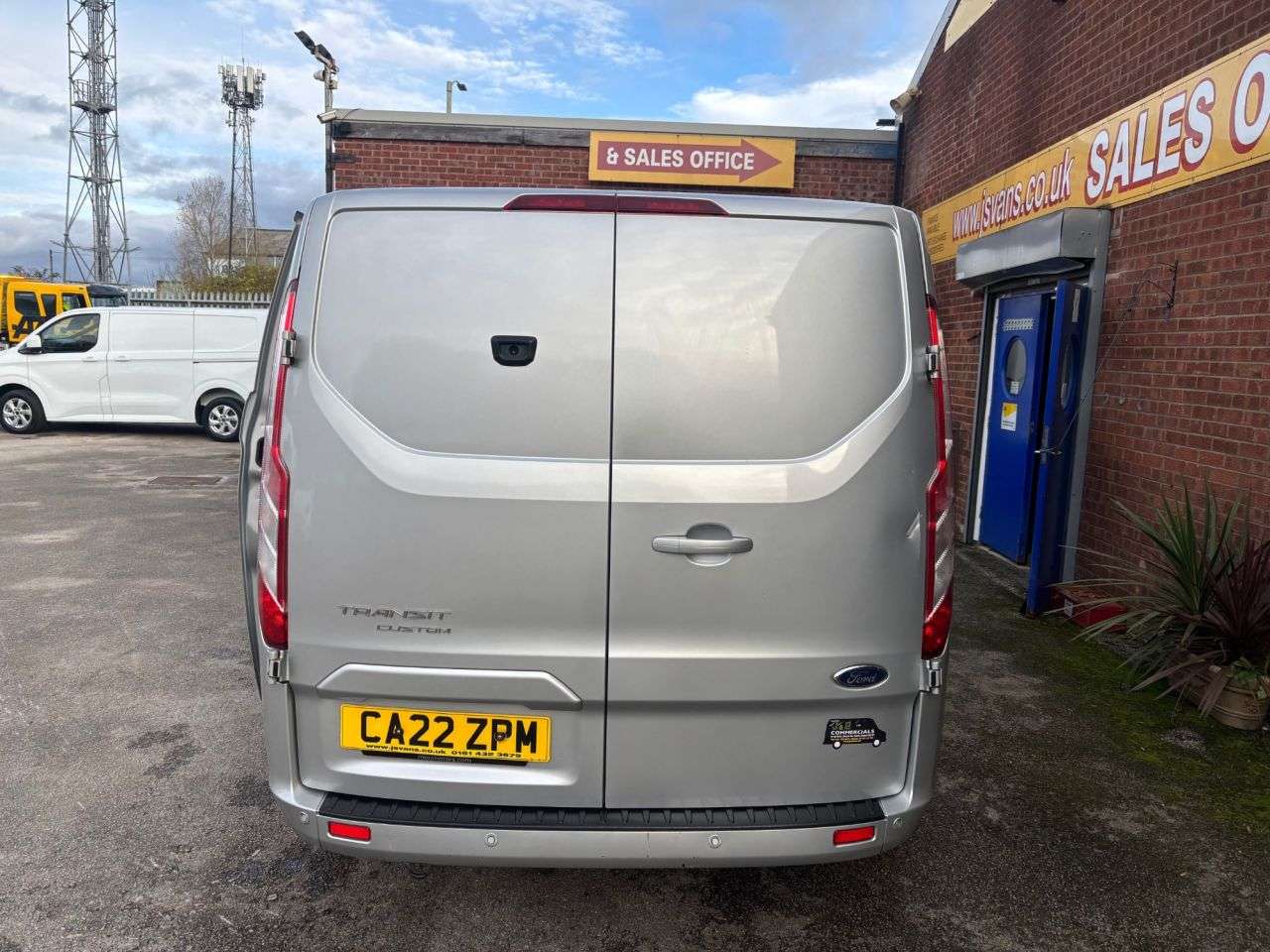 A 2022 FORD TRANSIT CUSTOM 2.0 300 L.W.B Limited Panel Van 5dr Diesel Manual L2 H1 Euro 6 (s/s) (130 p A 2022 FORD TRANSIT CUSTOM 2.0 300 L.W.B Limited Panel Van 5dr Diesel Manual L2 H1 Euro 6 (s/s) (130 p