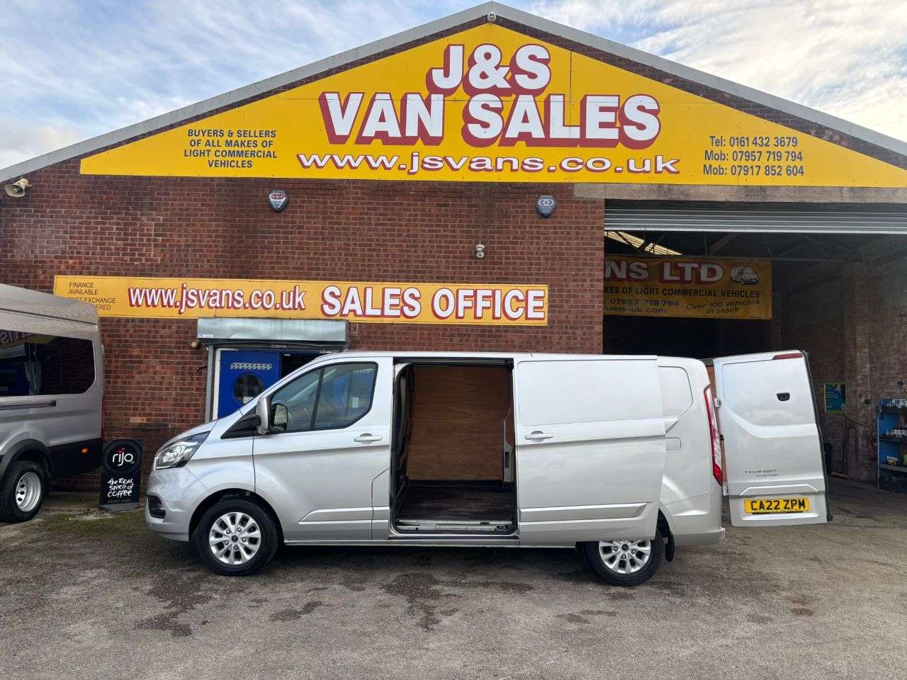 A 2022 FORD TRANSIT CUSTOM 2.0 300 L.W.B Limited Panel Van 5dr Diesel Manual L2 H1 Euro 6 (s/s) (130 p A 2022 FORD TRANSIT CUSTOM 2.0 300 L.W.B Limited Panel Van 5dr Diesel Manual L2 H1 Euro 6 (s/s) (130 p
