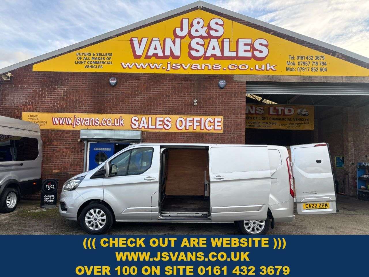 A 2022 FORD TRANSIT CUSTOM 2.0 300 L.W.B Limited Panel Van 5dr Diesel Manual L2 H1 Euro 6 (s/s) (130 p A 2022 FORD TRANSIT CUSTOM 2.0 300 L.W.B Limited Panel Van 5dr Diesel Manual L2 H1 Euro 6 (s/s) (130 p