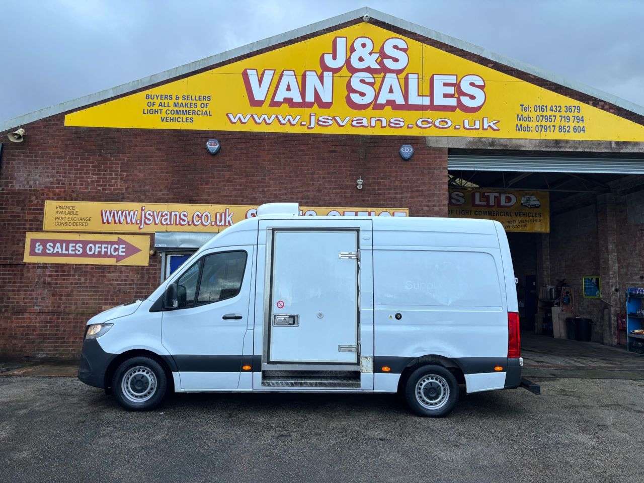 A 2022 MERCEDES-BENZ SPRINTER 2.0 315 CDI Progressive FRIDGE FREZZER STAND BY AUTO A/C A 2022 MERCEDES-BENZ SPRINTER 2.0 315 CDI Progressive FRIDGE FREZZER STAND BY AUTO A/C