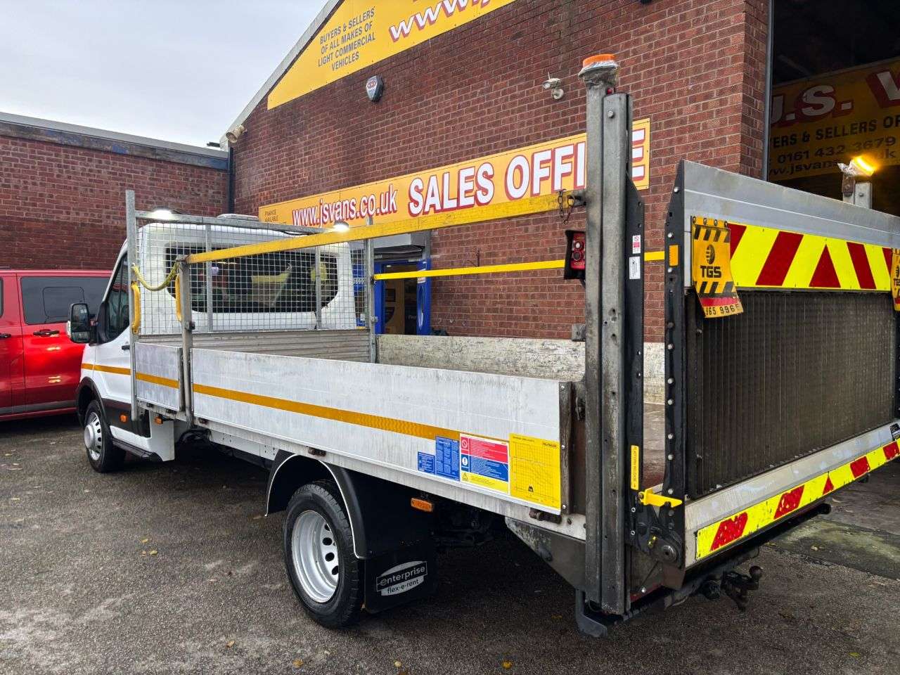 A 2022 FORD TRANSIT 2.0 350 EcoBlue HD Leader Chassis Cab 2dr Diesel Manual RWD L4 Euro 6 (s/s) A 2022 FORD TRANSIT 2.0 350 EcoBlue HD Leader Chassis Cab 2dr Diesel Manual RWD L4 Euro 6 (s/s)