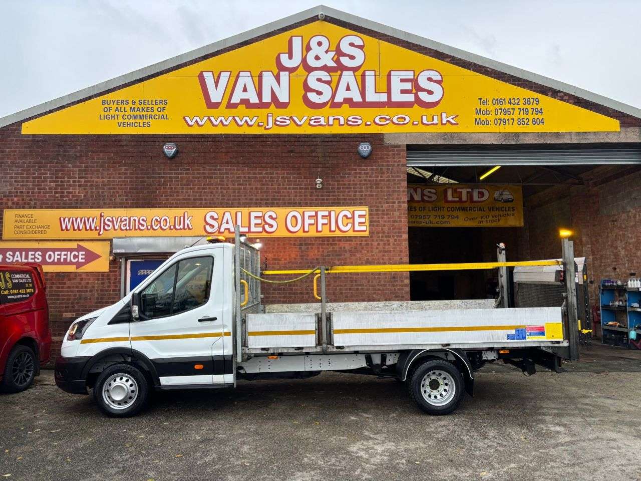 A 2022 FORD TRANSIT 2.0 350 EcoBlue HD Leader Chassis Cab 2dr Diesel Manual RWD L4 Euro 6 (s/s) A 2022 FORD TRANSIT 2.0 350 EcoBlue HD Leader Chassis Cab 2dr Diesel Manual RWD L4 Euro 6 (s/s)