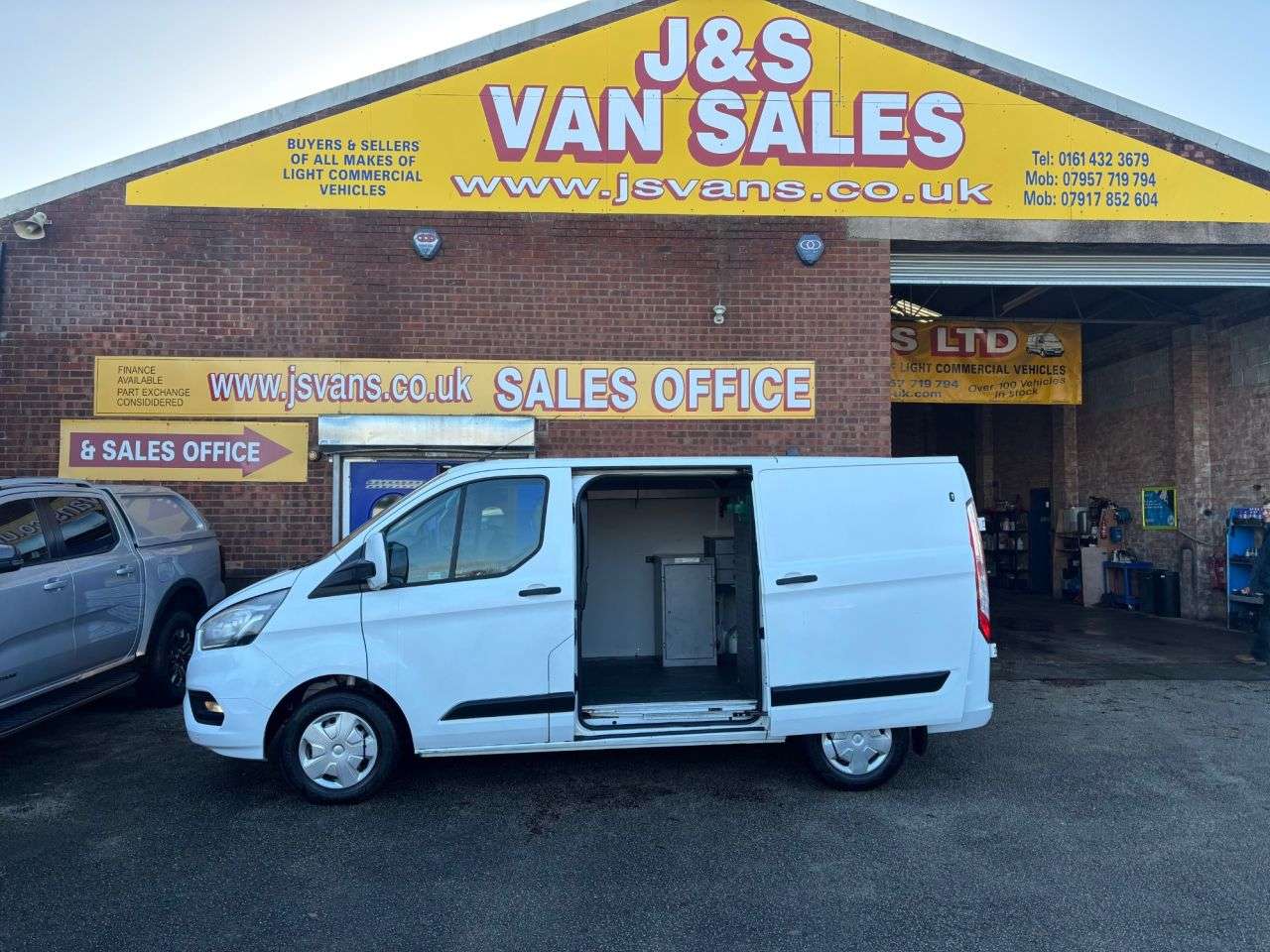 A 2022 FORD TRANSIT CUSTOM £6995 + VAT TREND A/C VAN STOCKPORT / MANCHESTER A 2022 FORD TRANSIT CUSTOM £6995 + VAT TREND A/C VAN STOCKPORT / MANCHESTER