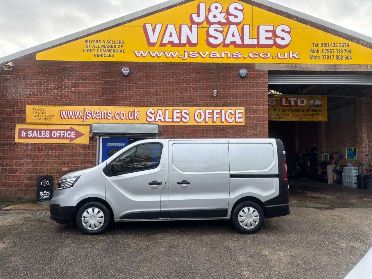 A 2022 RENAULT TRAFIC £11995 + VAT Business Panel Van 5dr Diesel Manual L1 H1 Euro 6 (s/s) (150 p A 2022 RENAULT TRAFIC £11995 + VAT Business Panel Van 5dr Diesel Manual L1 H1 Euro 6 (s/s) (150 p