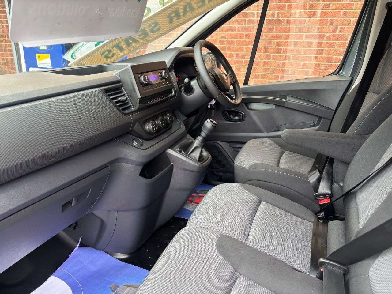 A 2024 RENAULT TRAFIC 2.0 dCi SL28 Business Minibus Double Cab 5dr Diesel Manual L1 H1 Euro 6 (s/ A 2024 RENAULT TRAFIC 2.0 dCi SL28 Business Minibus Double Cab 5dr Diesel Manual L1 H1 Euro 6 (s/