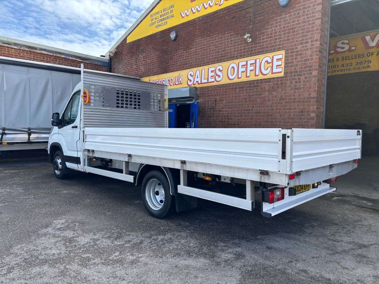 A 2024 MAXUS DELIVER 9 DROPSIDER PICKUP TRUCK TWIN WHEEL X-LWB LOW MLS A 2024 MAXUS DELIVER 9 DROPSIDER PICKUP TRUCK TWIN WHEEL X-LWB LOW MLS