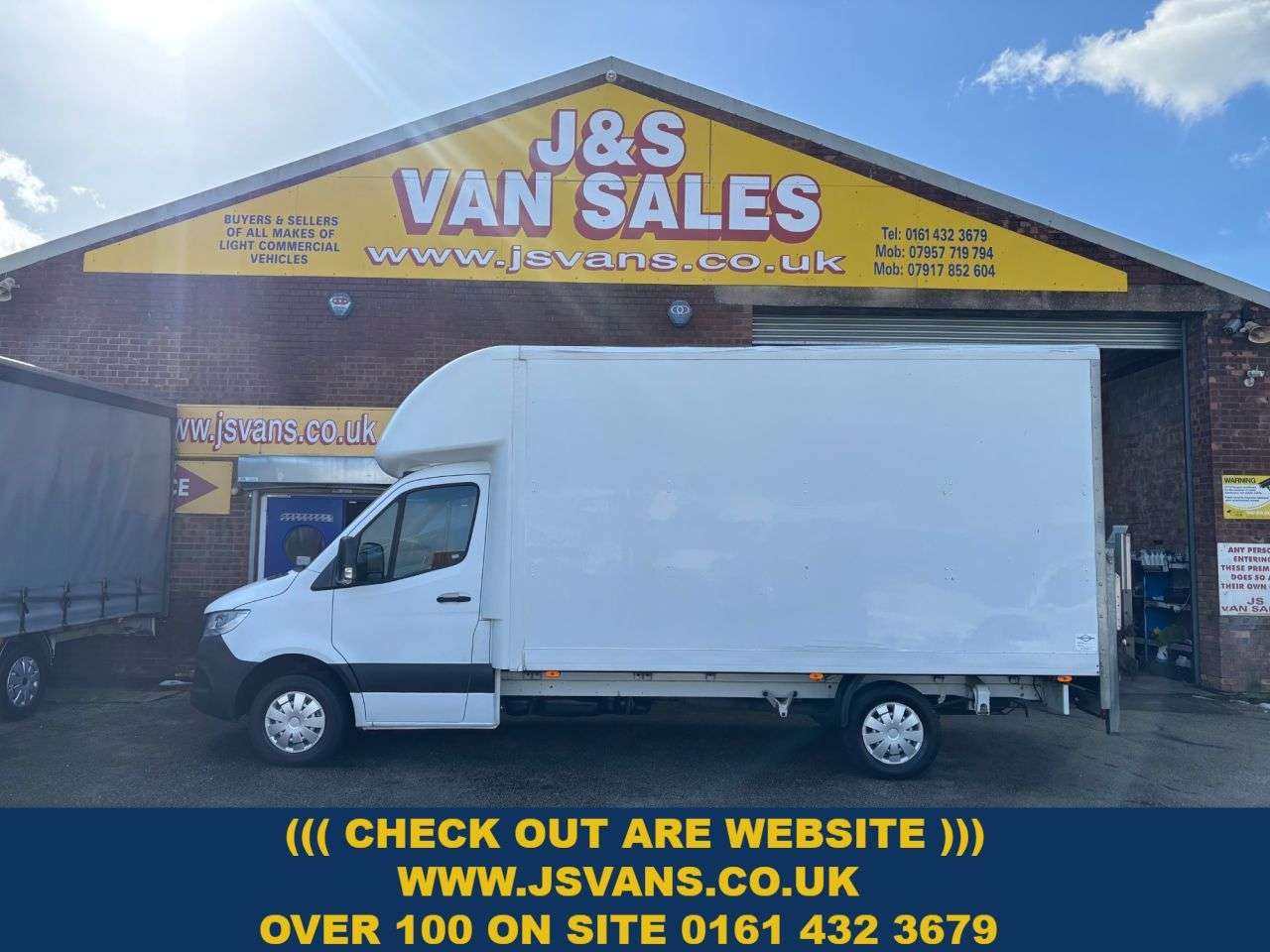 A 2020 MERCEDES-BENZ SPRINTER LUTON 314 CDI Chassis Cab 2dr luton tailift RWD L3 Euro 6 (s/s) (150 ps) A 2020 MERCEDES-BENZ SPRINTER LUTON 314 CDI Chassis Cab 2dr luton tailift RWD L3 Euro 6 (s/s) (150 ps)