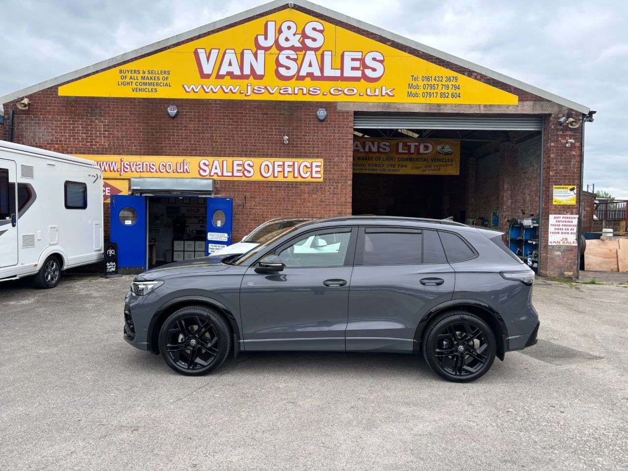 A 2026 VOLKSWAGEN TIGUAN 1.5 eTSI MHEV R Black Edition SUV 5dr Petrol Hybrid DSG Euro 6 (s/s) (150 p A 2026 VOLKSWAGEN TIGUAN 1.5 eTSI MHEV R Black Edition SUV 5dr Petrol Hybrid DSG Euro 6 (s/s) (150 p